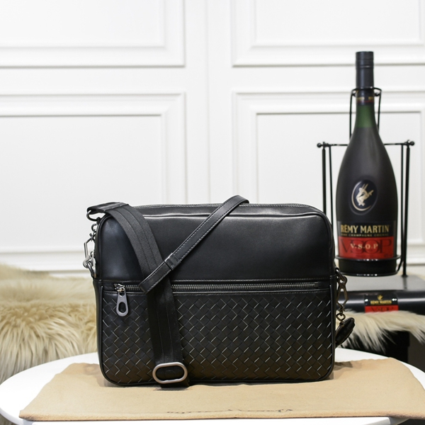 ボッテガヴェネタバッグ背面デザイン